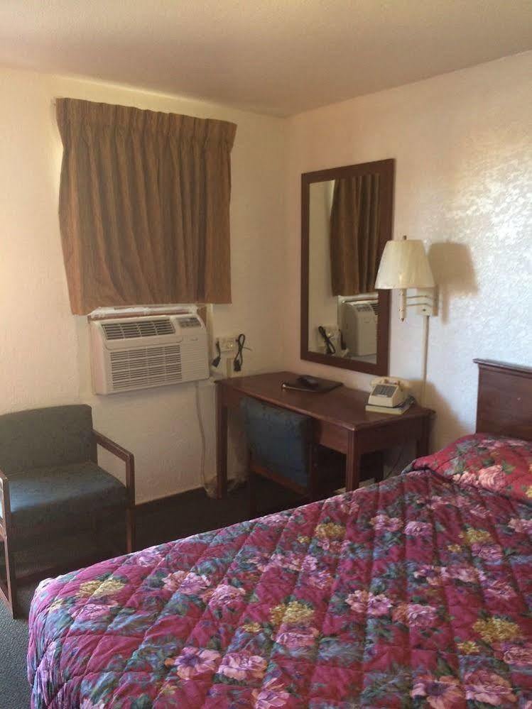 Americana Hotel